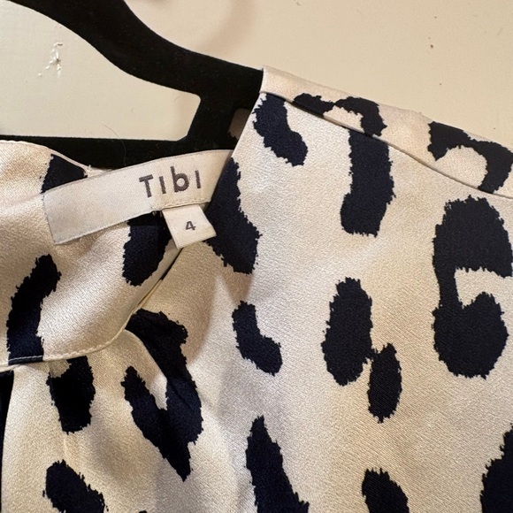Tibi 100% silk leopard print Black and White blouse ruched drawstring sleeves 4 - Picture 5 of 8